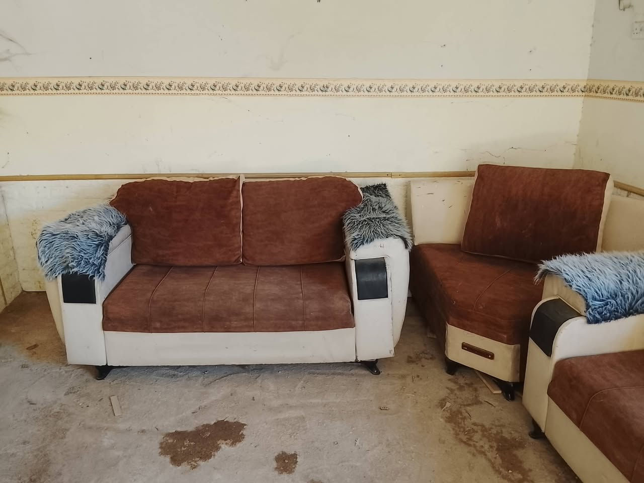 ديوان تركي تسكام اسفنج وخشب وقماش درجه اولى 10نفرات نضيف مابي كل ضرر سعره 225وبي  مجال مكاني بالقاسم ***********
