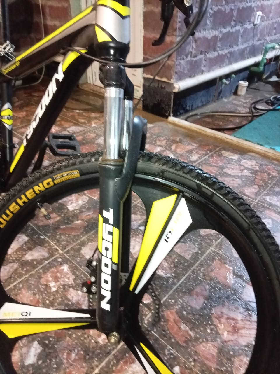 بايسكل ما مستعمل أبد أبد نضيف كلش السعر 150وبي مجال  الرقم ***********
