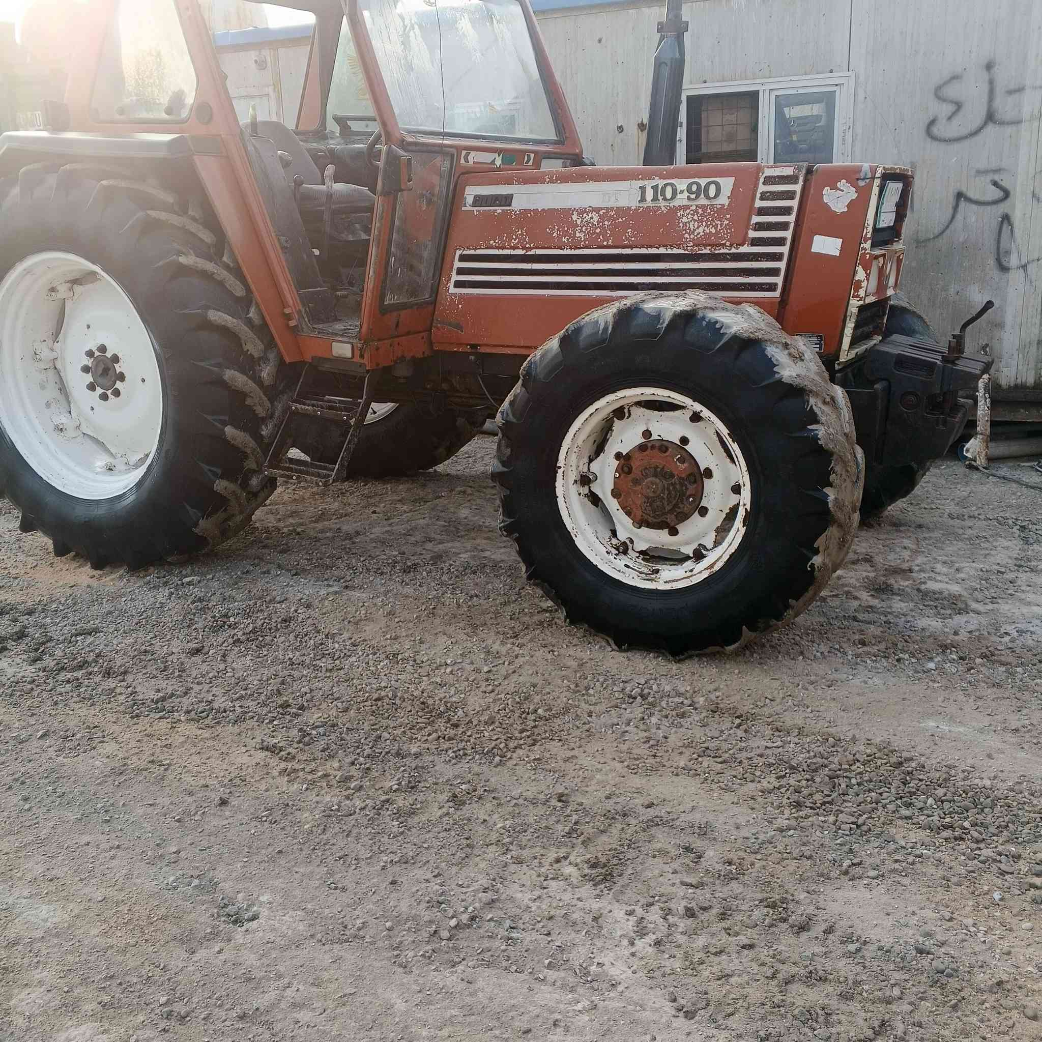 للبيع مكينه فيات 110تكمه عريضه اكسن بارز رقم وسنويه رقمي ***********
