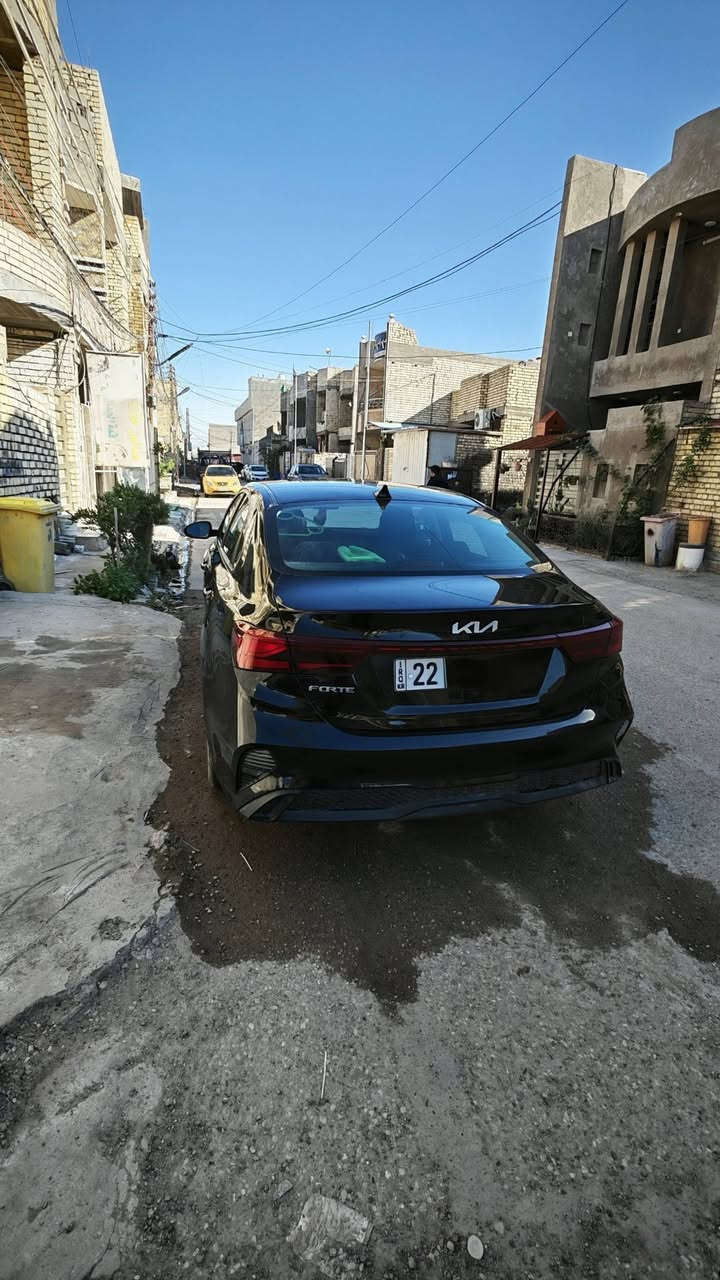 كيا فورتي 2023 وارد أمريكي
- فئة LX
- اللون اسود
- ماشية 40,400 ميل
- نص فول

المواصفات:
1- محرك 2000 دوش مرغوب
2- شاشة 
3- رادار أمامي
4- تنبيه الخروج عن المسار
5- نظام تحديد السرعة كروس
6- تنبيه الخروج عن المسار
7- أنظمة قيادة مختلفة
8- فول تحكم ستيرن
9- لايت لد ثلجي أمامي مبدل بمكان الهالوجين الاصفر

- حادث السيارة بنيد وجاملغ أمامي فقط بارد بدون أي صبغ. 
- باقي السيارة كفالة عامة من مكينة وكير وحدادية. 
- مرفق وياها صور الحادث بأمريكا وصور السونار داخل العراق. 
- رقمها أربيل والسنوية بأسمي وسنويتها جديدة تنتهي عام 2030.
- العنوان بغداد الشعب.
- السعر 148.000دولار وبيها مجال للشراي. 
- للاستفسار الاتصال على الرقم ***********
