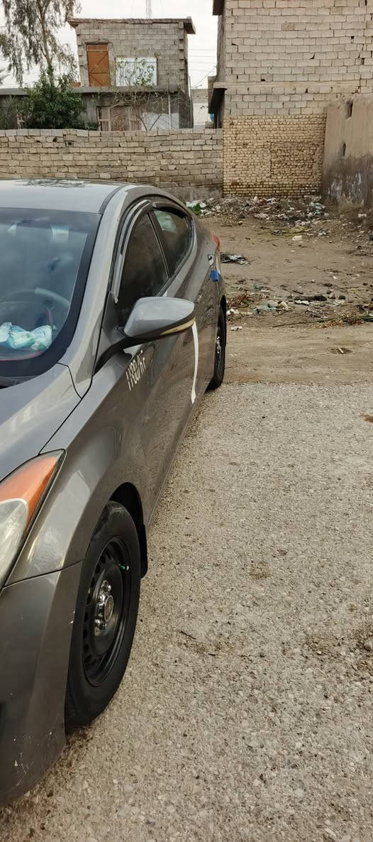 اسلام عليكم النترا موديل 13واردامريكي ليبل واحد مابيهة ضربة بيهة صبغ بس رش مكينة وكير جديد صدر حدادية سيارة بسمي  ***********
