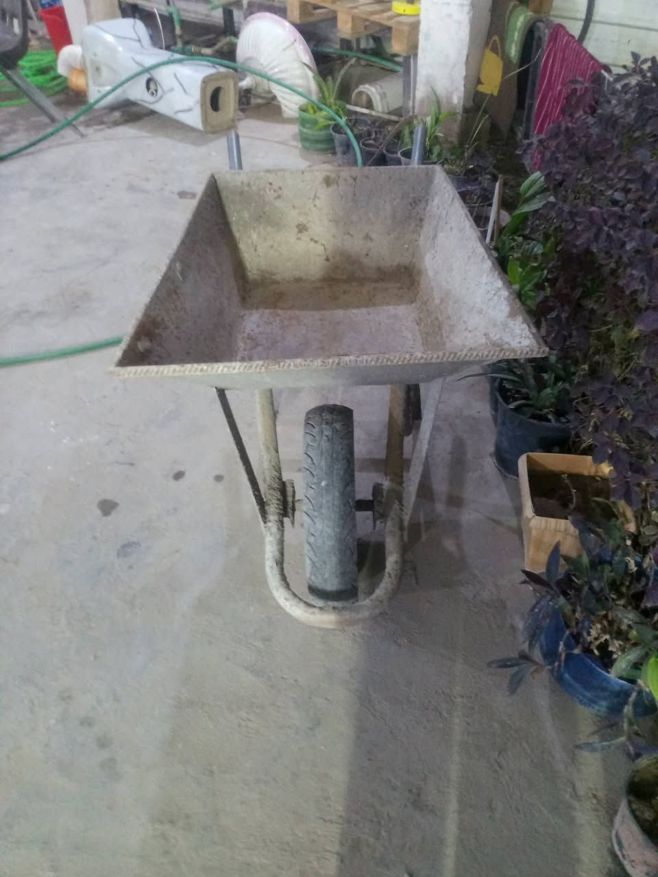 السلام وعليكم عربانه البيع نضيفه السعر خمسين مستعجل عله بيعه مكاني بغداد حي المعلمين ***********
