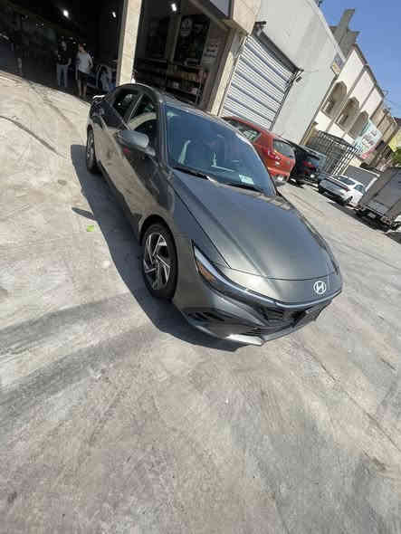 السلام عليكم

 للبيع النترا (هايبردد)  فول  اعلى فئة  بالمواصفات موديل  2024  مرقمة  بغداد  بأسمي تحويل ثاني يوم حادث خلفي  راجع كله بارد  بدون صبغ او تبديل  و بدون اي دواخل باقي السياره مكفوله من الصبغ والتبديل ماشيه (23ميل)  وضع الشركه 
—————————————————-
             🪬الـــــــمــــواصــــفــــات🪬

♦️سلايد 
♦️شاشة كبيرة 
♦️تحكم أستيرن
♦️داخل لونين ابيض ملكي 
♦️خزن كشن مميوري حفظ وضعيات السائق
♦️سستم صوت مع دمام Bose
♦️أنارة داخلية 
♦️كامرة خلفية
♦️بصمة تشغيل 
♦️بصمة أبواب
♦️تشغيل عن بعد 
♦️هند أبريك بصمة
♦️ثلاث أنظمة للقيادة 
♦️نظام ترحيب عند الاقتراب أنارة داخلية 
♦️كشنات الامامي كهربائي
♦️تدفئة كشنات + تبريد + كهرباء
♦️ شحن لاسلكي جوال 
♦️تحكم أستيرن
♦️ويل كب حجم 17رياضي بلادي مع تخم تاير جديد شركة 
♦️لايت زنون 
♦️لد نهاري

♦️بك لايت لد
♦️أشاير بلمري

♦️رادار أمامي للتوقف الذاتي
♦️تحديد المسار للقيادة الذاتيه
♦️رادارات جوانب
♦️رادار خلفي للتوقف الذاتي

—————————————————
السعر    (180  )  وبيها مجال  مكاني بغداد 

***********
