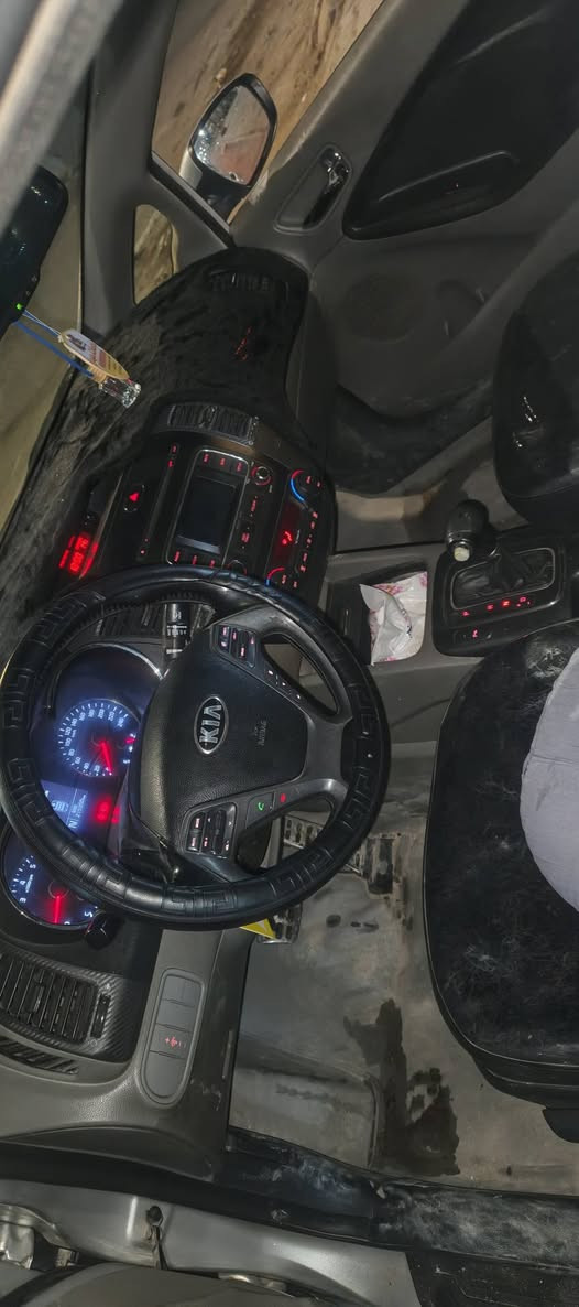 السلام عليكم سيراتو 2013 شكل 15 سياره فول مواصفات فتحه تحكمات ستيرت بصمه فول من الخير كير ومكينه وتبريد خير من الله تخم تايرات جدد السياره معروضه ب 115 وبيهه مجال رقم ***********
