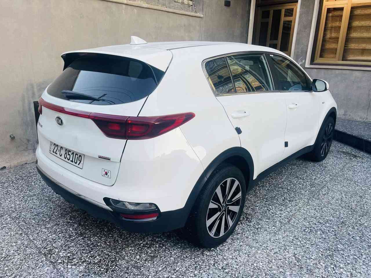 كيا سبورتج امريكي 2021
رقم اربيل الدولي سياره جديده جدا 
ماشيه ٥٥ الف كيلو حقيقي فقط 
السياره بدون صبغ بدون ايرباك حادثه فقط كسر بل دعاميه الاماميه واجه بيه الباب الامامي دبل كود فقط 
عليه منظومه زنون / شاشه جبيره / فول تحكم / فورويل 
السعر 172 وبيه مجال للشراي 
العنوان بغداد 
***********
