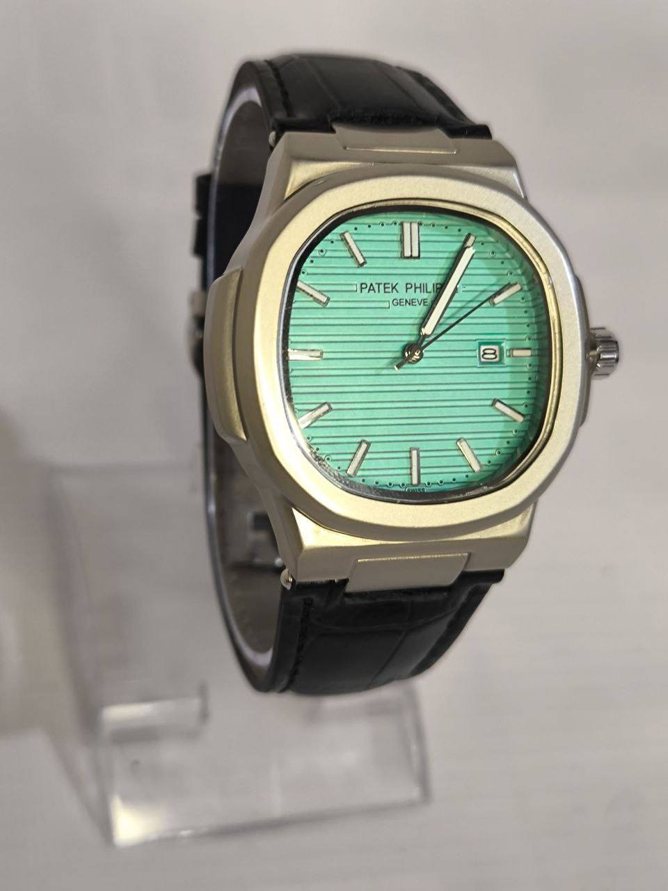 باتك فلبPatek Philippe

تحفه فنيه تتخطى مفهوم الوقت 
الميناء تيفاني مميز بدزاين عصري 
زجاج زفير مقاوم للخدش 
منفذ تاريخ شهري
الهيكل مصنوع من التيتانيوم 
مختمة من كل مكان
اميال لامينوس 
مقاومة ماء وغبار 
سير مصنوع من الجلد الطبيعي 
قفل فراشة اصلي

ملاحظة متوفره قطعة واحده فقط 
السعر :- 28الف ع اول تم 
للحجز والاستفسار يرجى الاعتماد خاص


**إذا كنت صاحب هذا الإعلان وتريد حذفه لأي سبب، رجاءا أرسل رسالة إلى الدعم الفني**