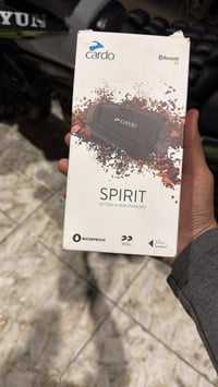 الغنيه عن التعريف *Cardo Spirit* نظام الاتصال الداخلي (Intercom): يدعم...