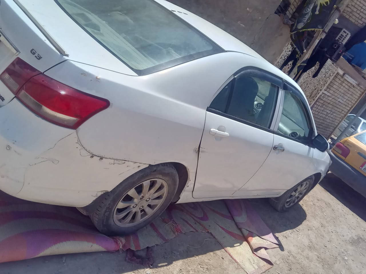 بيوادي جي ثري ٢٠١٣
فتحه وبصمه وتحكم ستيرن. 
تبريد شغال
رقم بغداد
السيارة مكينه بيهه تتبخير

السعر. ٤٥ وبيهه مجال 

***********

