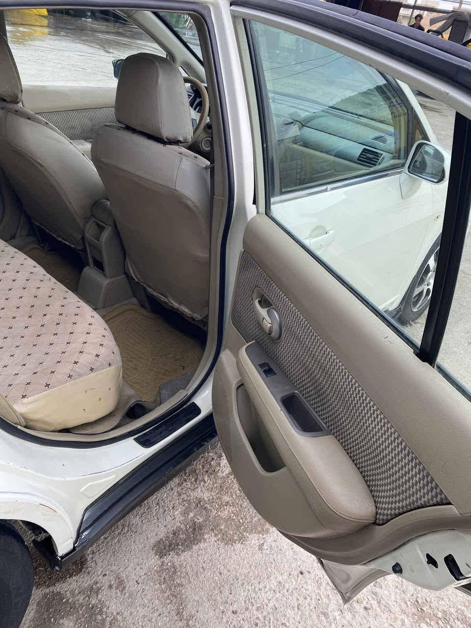 السلام عليكم

للبيع نيسان تيدا خليجي 2009 رقم بغداد الانلكيزي باسمي

محرك 1600 كير atf المرغوب محرك وكير مكفولات 

تبريد ثلج تخم تاير جديد حداديه امامية خلفيه جديده 

ما ناقصها كلشي كهربائيات بلاديه ما ملعوب بيهن 

صبغ 5قطع بدون دواخل . السعر 75 وبيها مجال للشراي

مكان السياره الأنبار الرمادي ‭٠٧٨١ ٨٨٧ ٤٧٧٣‬
