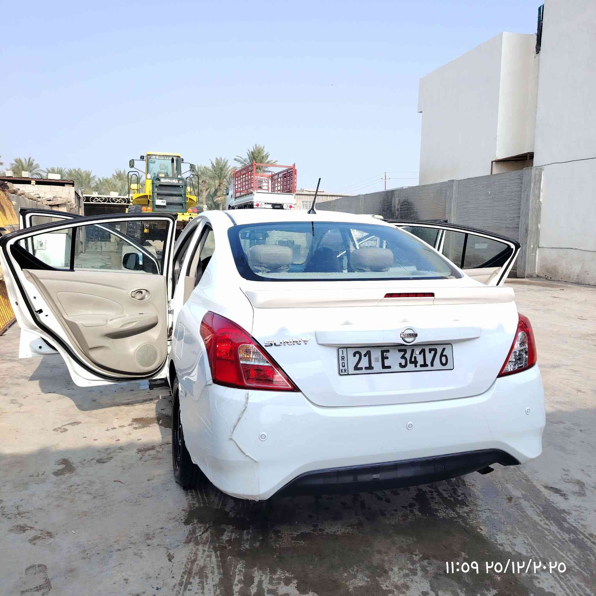 🚗 نيسان صني 2021 — ممشى قليل / نظيفة جدًا
موديل: 2021
الممشى: 40,000 كم فقط
الاستخدام: شخصي، لا تاكسي ولا شركة
المواصفات الإضافية:
شاشة داخلية حديثة
كاميرا خلفية + حساس خلفي
تحكم ستيرن
تكييف ممتاز (تدفئة وتبريد)
بطارية جديدة
تخم تاير + سبير شركة ما مستعمل
الحالة العامة:
السيارة نظيفة فحص بالكامل
لا حوادث، الكشر نظيف كما موضح في الصور
خدوش قليلة وبسيطة جدًا (غير مؤثرة على المظهر العام)
ملاحظة للشفافية: كان هناك لاصق حماية أسفل الباب، وعند إزالته حصل تقشّر بسيط في الصبغ أسفل الباب (بدون صدأ أو ضرر)، منطقة غير ظاهرة بشكل مباشر ويمكن معالجتها موضعيًا بسهولة

السعر ١١٨ وبيها مجال. المكان ديالى
***********
