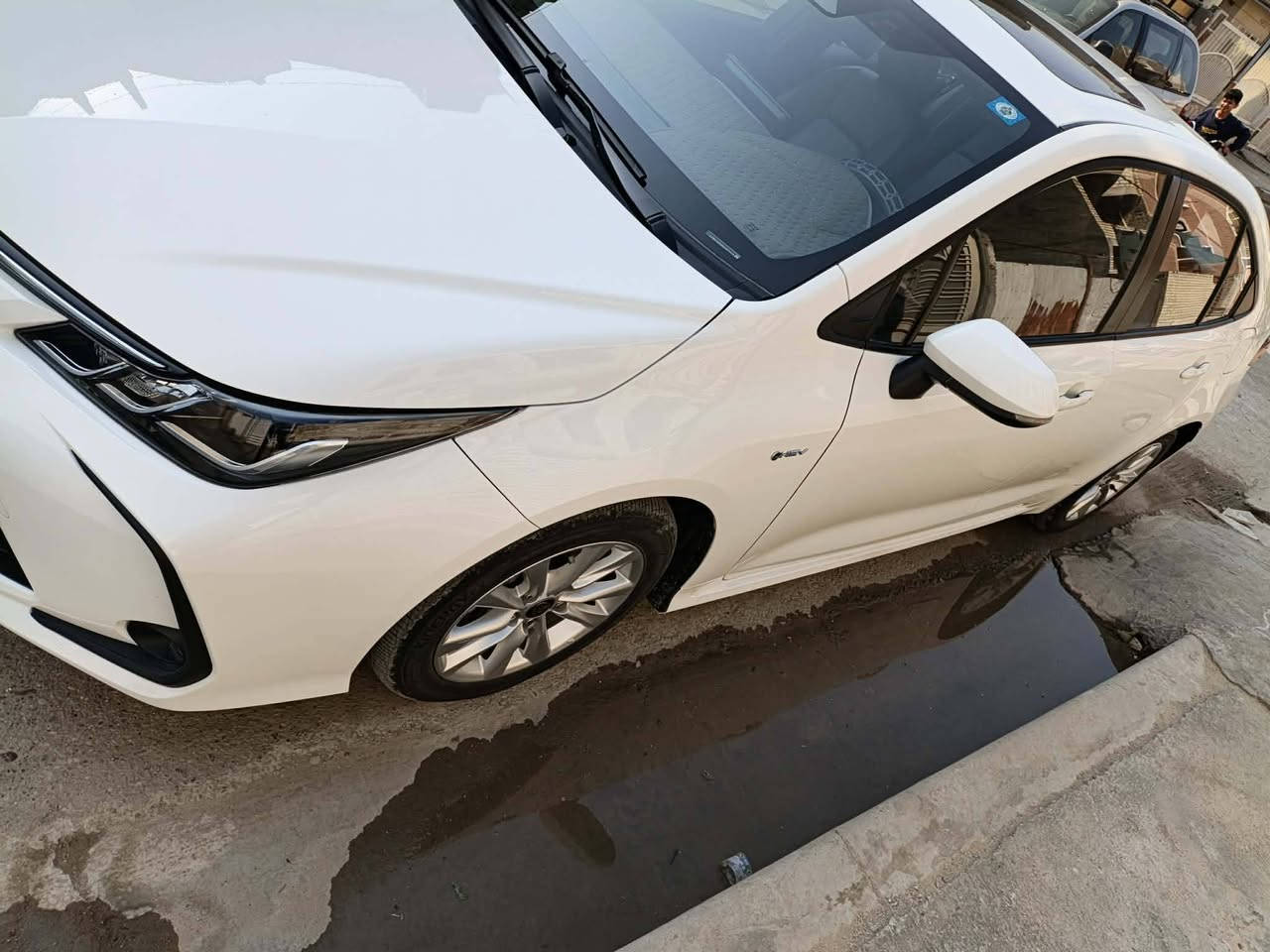 السلام عليكم للبيع فقط كورلا هايبرد تجميع صيني الموديل 24 ماشية 36 رقم بغداد باسمي سيارة كفالة عامة بوضع الزيرو وجديدة السعر 21.500 مجال بسيط جدا واخوان رجاءا بدون كسران المكان بغداد المحمودية للاستفسار الاتصال ***********
