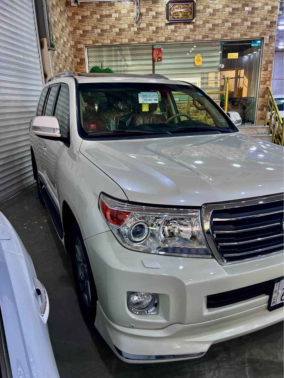 الاند كروز 2014 خليجي جديده كلش v6 رقم بصره الجديد  سنويه جديده سياره مواصفاتها حلوه شاشات خلفيه شاديها 
كشناتها لونين مشمشي وبيجي مكينه ما مفتوحه حداديه جديده طخم تاير جديد سياره كلش جديده السعر ب365$ وبيها مجال بسيط 
الرقم *********** البصرة, العراق
