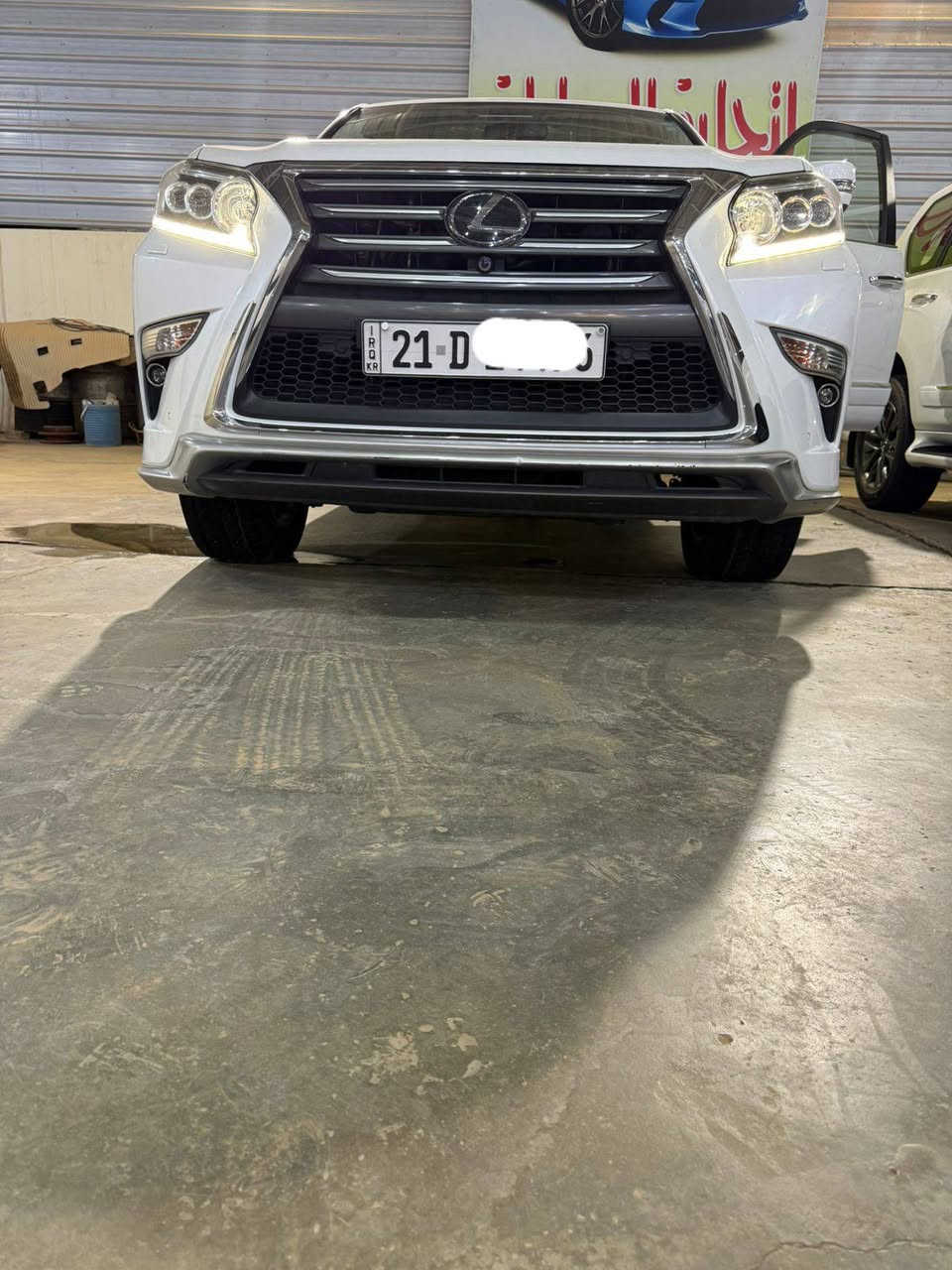 لكزز GX460
موديل 2018 بريم بريم اصل باب اول 
 سيارة داخل ابيض اوف وايت
رقم سليمانية بسمي هزة فحص جديد 
مواصفات 
جكات 
شاشات 3 بلاديات
رادار امامي + جانبي
كشنات حار + بارد + ثنين كراسي كهرباء
كشن سايق خزن مموري
اربع كامرات 360 
ستيرن كهرباء خزن + ستيرن تدفىء
اتو بارك تصفط وحدهي
13 سماعة + دمام 
كشنات خلفية كهرباء 
تشغيل عن بعد 
فتحة بل سقف
ريموند شاشات 
بصمات اثنين مع كودات 
اعلى مواصفات بل لكزز فول للأخير *********** مكان نجف تفاصيل أكثر اتصل بسمنه تحول او وكاله

