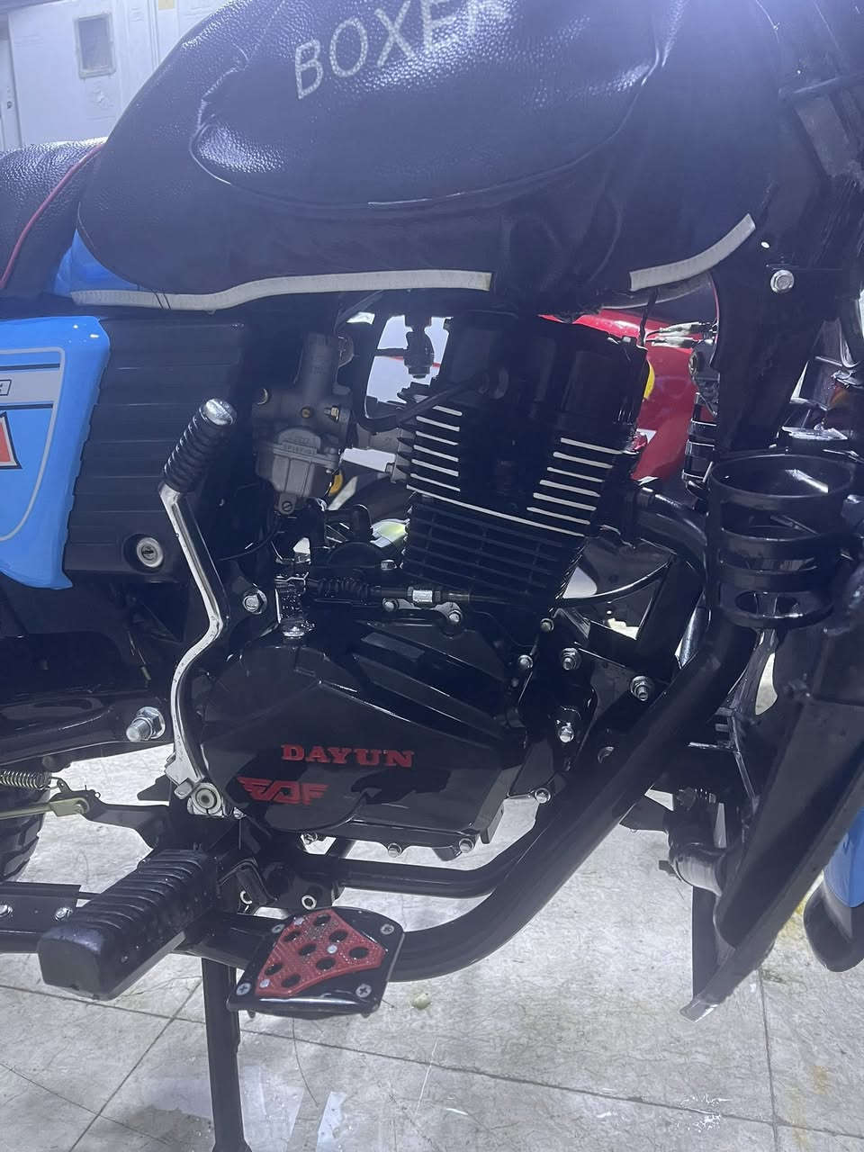 السلام عليكم الحلال للبيع دراجه ديوان موديل 2025  مكينه 200 نفخ دراجه متعوب عليها دهن كل سبوع بانزين محسن سبب البيع تركت دلفري 
عارضها السعر 2800 وبيها مجال 
دراجه مرقمه اربيل 
لل اتصال *********** 
والخاص مفتوح 🔓
