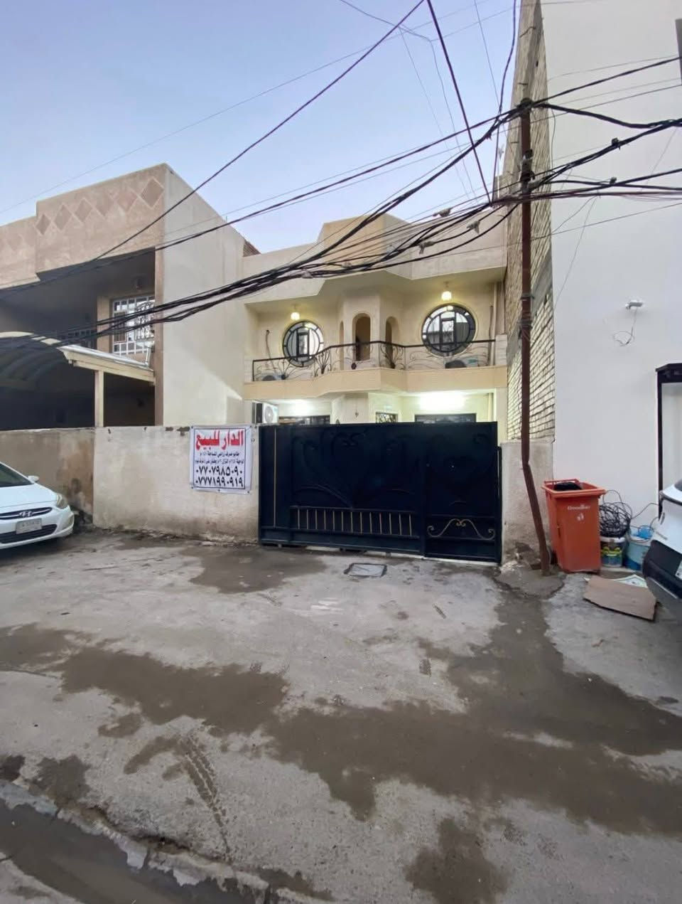 دار للبيع في حي تونس ١٥٠ متر 
واجه ٧.٥٠ ونزال ٢٠ 
طابو زراعي سند٢٥ 
يتكون من طابقين 
حديقه +كراج سياره
٤غرف نوم 
طابق الأول مدخلين مطبخ واستقبال وغرفه نوم
وحولي ومخزن و٣مناور وحمامات 
طابق الثاني ٣غرف نوم وحمامات
سطحين 
عرض الشارع ١٠ متر وبنفس فرع السكني 
العنوان حي تونس آفاق عربيه شارع جامع القرآن الكريم فرع أفران صمون الأمير وأسواق المصطفى
للإستفسار من صاحب الدار مباشر
***********
***********
