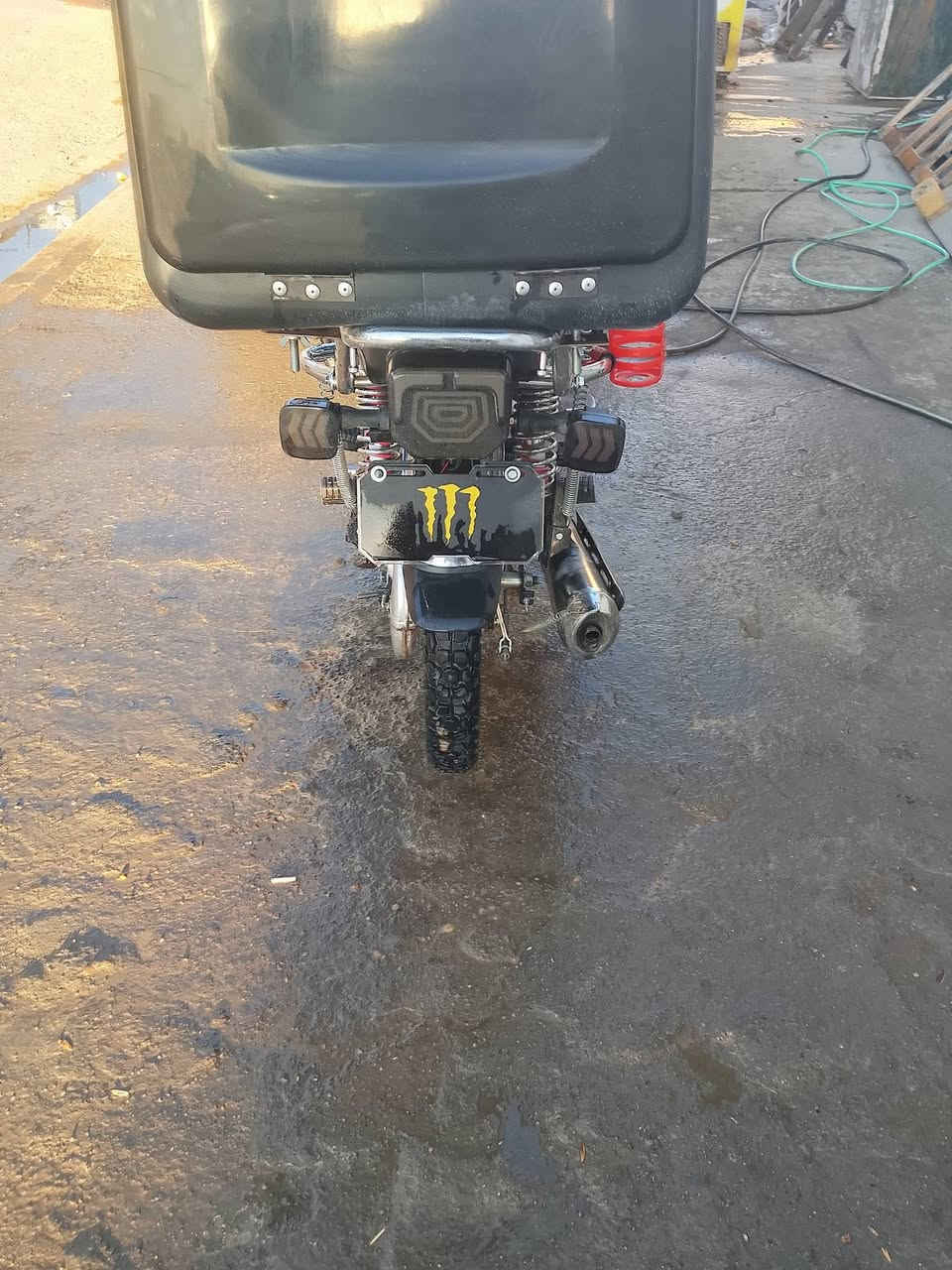 السلام عليكم دراجه سيڤان للبيع موديل 24مكفول كدامك السعر 600وبي مجال مستعجل ع بيعته***********
