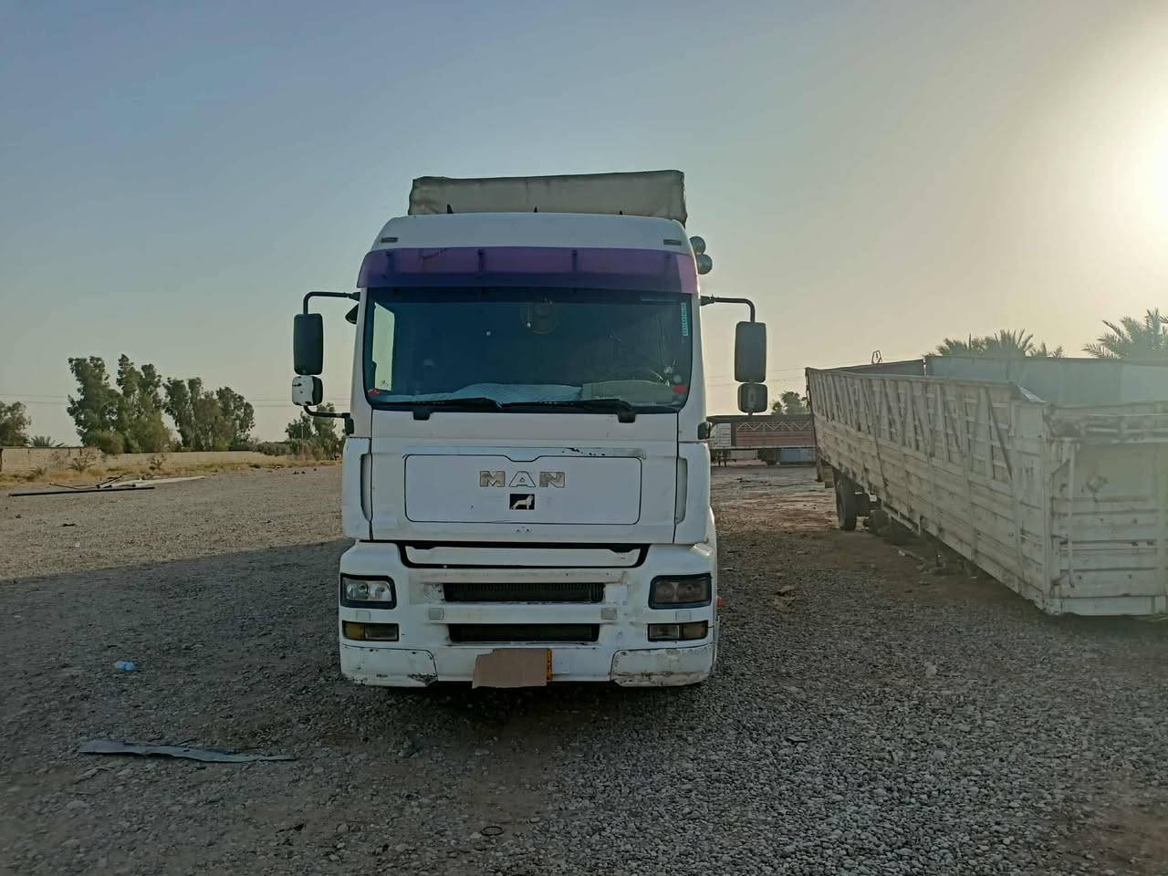 السلام عليكم مان 2001 
جادر كبس راس وعربانه
دبل تنكي كان وحد 450لتر واحد700لتر
سنويه بسمي 2027
***********
