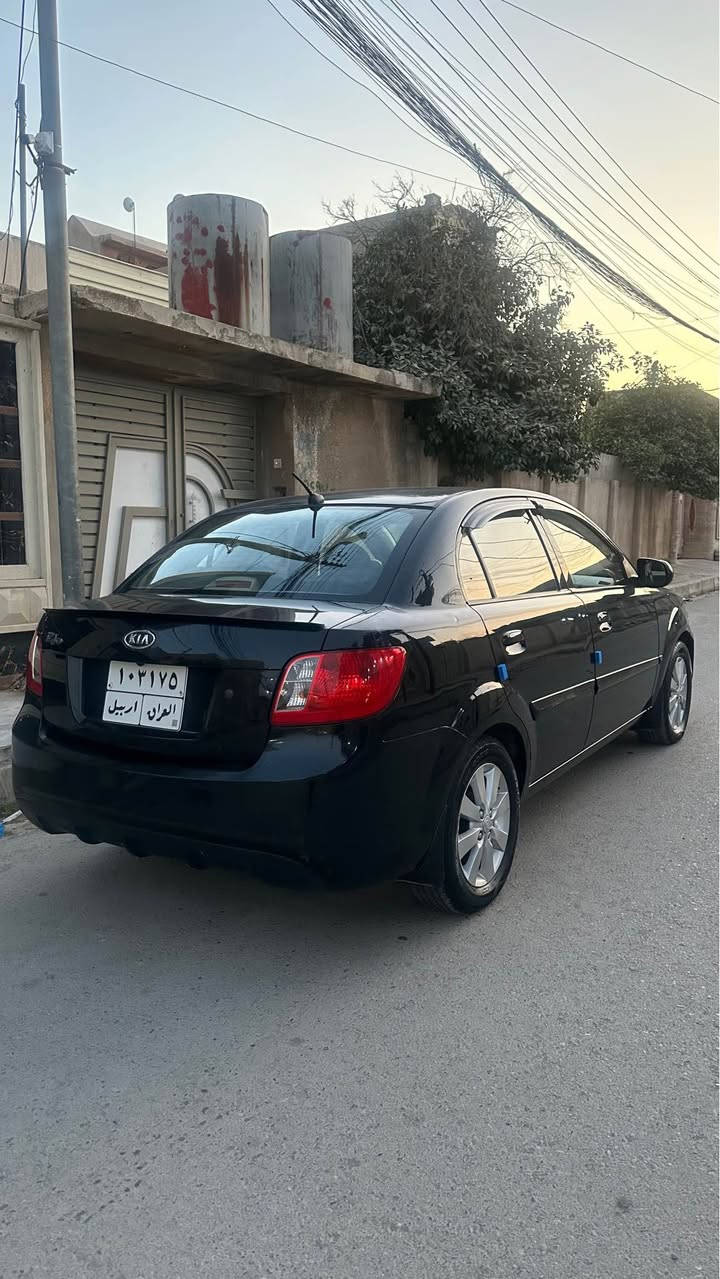 كيا ريو 2011 
بدون صبغ 
 محرك 16 ما مفتوح وضع الشركة 
كير اوتامتيك 
تبريد ثلج 
ماشية 158 كيلو فقط 
شاشة تدعم كاربلي وكامرة خلفية
ويلكب اصلي جديد وطخم تايرات جديدة
عليها غرامة 320 الف تنزل من سعرها
للتواصل ***********
***********
مكانها الموصل 
السعر 93 وبيها مجال بسيط جداً بعد المعاينة موصل, نينوى
