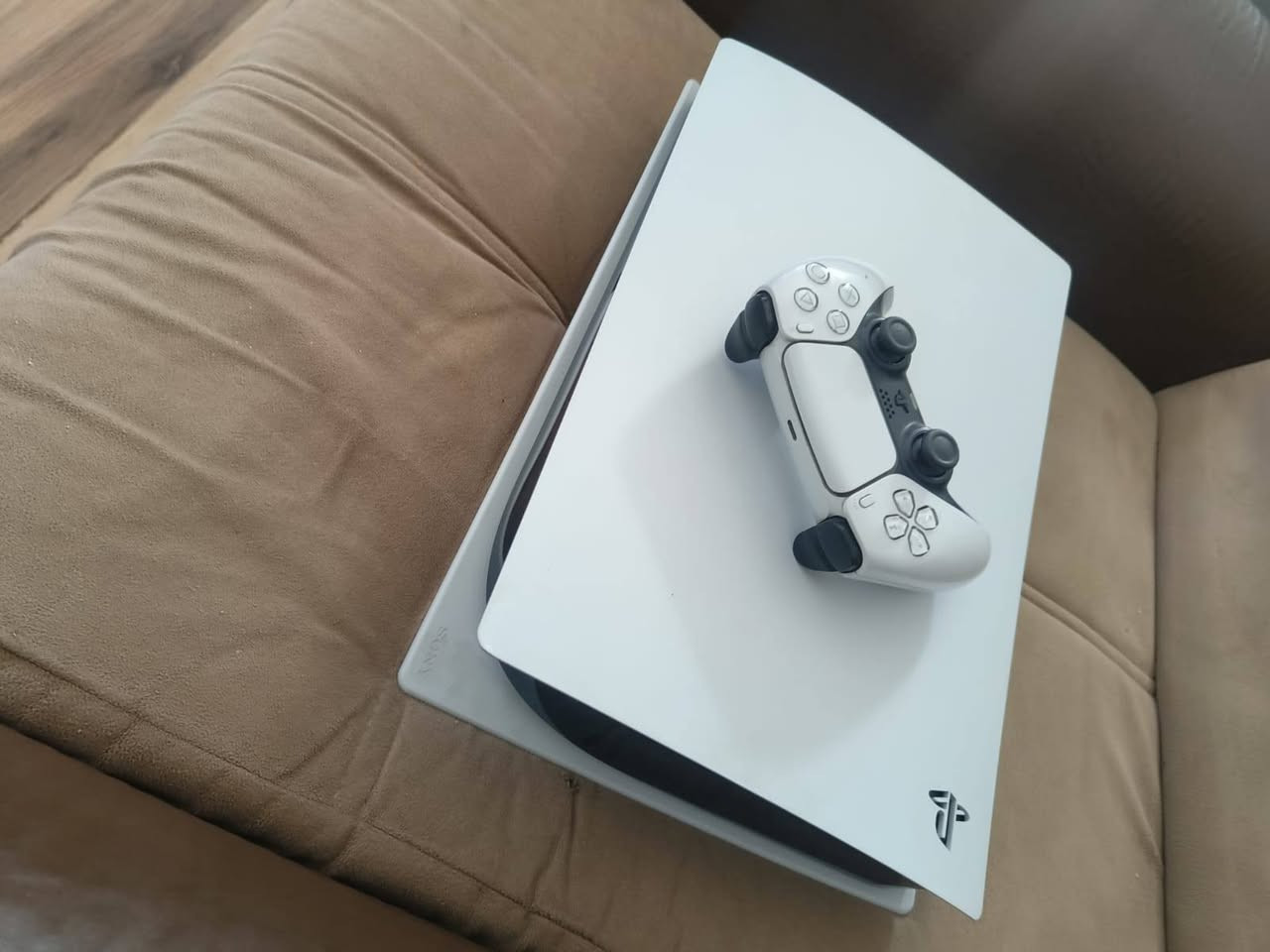 بلي ٥ مهكر نظام ٩.٦٠ ميحتاج قرص تفعيلة من داخل الجهاز 
موجود توصيل لجميع المحافظات


**إذا كنت صاحب هذا الإعلان وتريد حذفه لأي سبب، رجاءا أرسل رسالة إلى الدعم الفني**