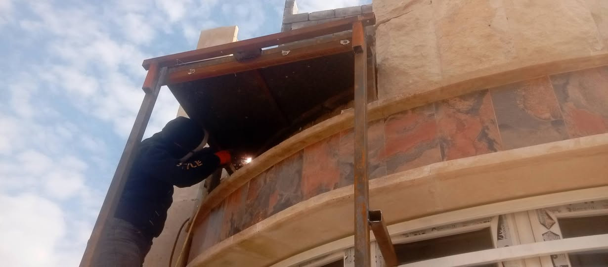 سلام عليكم تم تثبيت درج حديد طابق ثاني منفصل تم الحمدلله تركيب وتسقيف سقف وجنب ومستعدون لعمل الابواب وشبابيك وجميع حميات مراسله صفحة او الاتصال
*********** رقم بي واتساب
