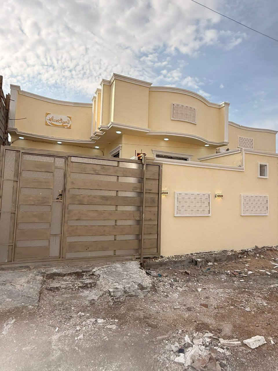 ‏ أحبتي المتابعين توفر دارين سكن للبيع 
***********
 كل دار مساحته   210 متر  
العنوان ابي الخصيب  العوجة  
السعر (( 105وبي مجال  
طابو زراعي عراقي تريد وكاله تريد سهم

يحتوي //على حدايقة وكراج كبير  ￼

غرف 3 
صالة 2 
ديوان كبير  
صحيات داخلي وخارجي 
موقع مميز وخدمات متوفره
