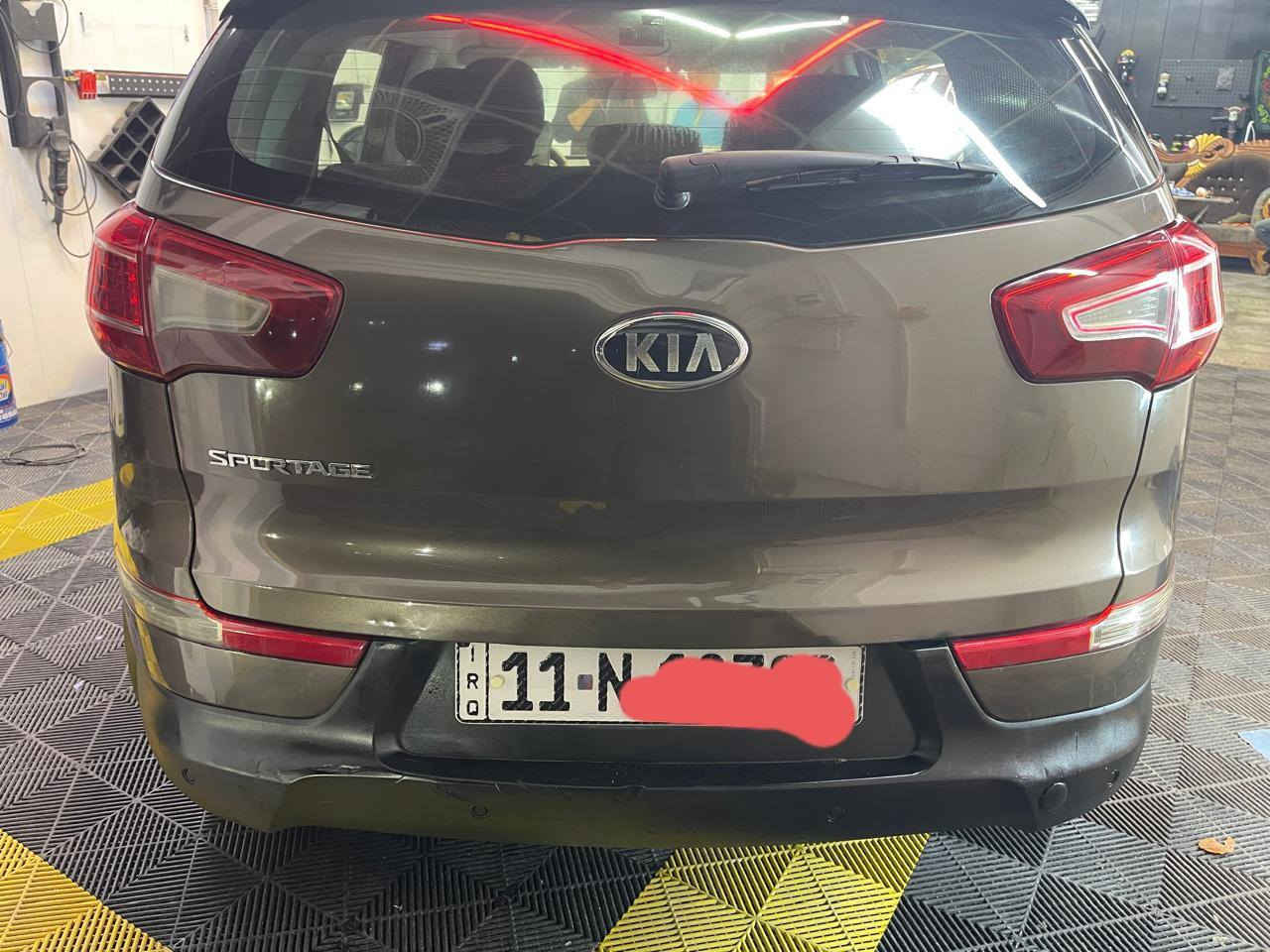 السلام عليكم 
للبيع..كيا سبورتج موديل ٢٠١٣ خليجي بيها قطع صبغ بسبب شخوط بدون حادث وبدون إيرباك والسونار موجود بالمنشور مع الصور رقم بغداد جديد
 كير ومحرك وتبريد وكهربائيات كلها مكفولة 
فور ويل 
شاشة كبيرة كار بلي
كاميرا
حساسات 
تحكم ستيرن جهتين  
سستم سماعات دمام
سايد بريك بالرجل 
دوشمة كشنات جديدة 
محرك ٢٤٠٠ دوش
السعر ١٣٠ وبيها مجال بسيط 
موبايل ***********
