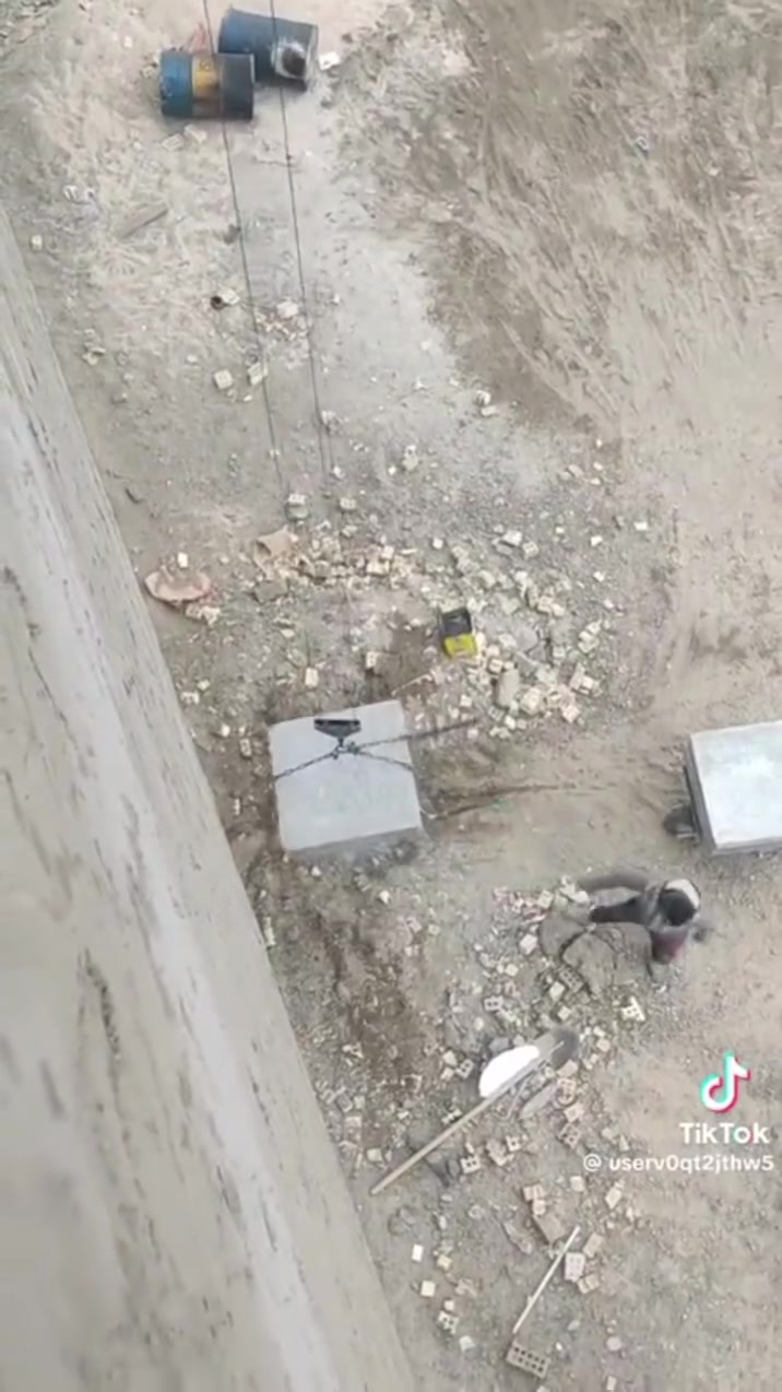 ونج تصعيد كافه مواد البناء 
 تراب وشتايكر مكان ناصريه 
‏‪0788 204 2494‬‏
