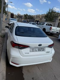 كورلا 2024 هايبرد ماشيه 50الف سياره مكفوله من اي ضرر فقط رصعتين بل بني...