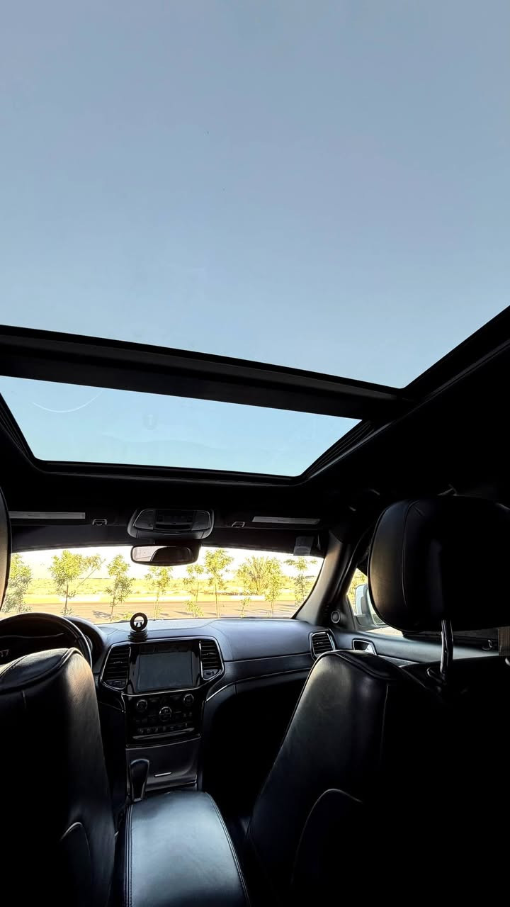 جيب كراند شيروكي التيتيود فول للأخير  .
الموديل : 2020 . (وارد امريكي) .
293hp . V6. 3.6L : المحرك
السعر : 257$
العداد : 60 الف مايل .
المواصفات :
﻿﻿دفع رباعي 4x4 .
﻿﻿رادار امامي مع مانع تصادم .
﻿﻿تحذير الخروج عن المسار .
﻿﻿تحذير النقطة عمياء .
نظام تحذير عند التقاطعات.
* شاحن موبايل وايرلس.
* ويل قياس 20 انج .
*جكات سيرفس جديد
* فتحة سقف . بانوراما
* كاميرا خلفية.
*شاشة كبيره
* المصابيح الأمامية زنون .
* كشافات الضباب زنون،
* دخول ذكي.
الصندوق الخلفي كهربائي .
﻿﻿فرش المقصورة الداخلية من الجلد 
﻿﻿مقعد السائق كهربائي .
﻿﻿المقاعد الأمامية تدفئة .
﻿﻿حساسات خلفية .
﻿﻿مكيف خلفي .
تبريد مقاعد مع المقود
﻿﻿تدفئة مقود القيادة .
﻿﻿مانع تصادم خلفي .
. نقطة عمياء 
﻿﻿بلوتوث تلفون .
⭕️ مكاني كربلاء

الرقم : *********** 
ملاحظة السياره بأسمي تحويل ثاني يوم + كلشي موضح كدامكم حبايب
