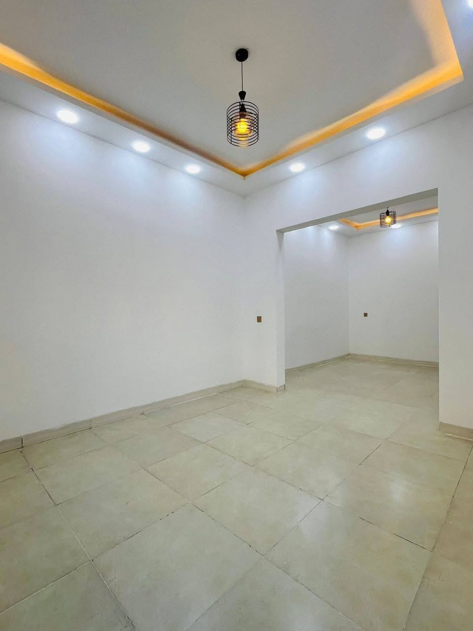 #عروض_عزيز_للعقار
دار للبيع 

حي الملايين الأولى

خلف فلل العناز

المساحة 140م واجهة 7٫5 م

5غرف نوام واستقبال وهولين ومطبخ وصحيات في الطابقين

صنف العقار بستان ملك صرف

تسليم الدار فوري

خدمات كامله 

للاستفسار أكثر اتصل على الأرقام 

***********

***********

***********
