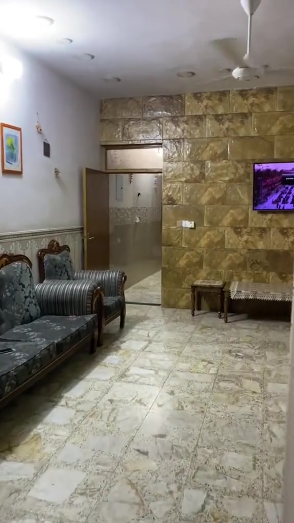 السلام عليكم بيت 100متر للبيع مكان ام نجم شارع الأمين قرب ساحه الاحرار ***********

