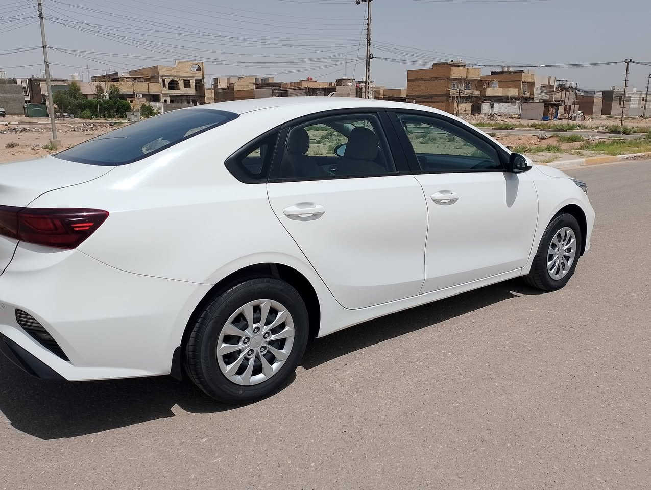 كيا سيراتو 2024 خليجي بغداد بأسمي 
مواصفات عاديه كفاله عامه 
محرك 1600 ماشيه 33 الف 
مدوشمه كشنات وارضيه جلد وشاشه وكاميرا 
السعر 170 بيه مجال بسيط 
*********** كربلاء
