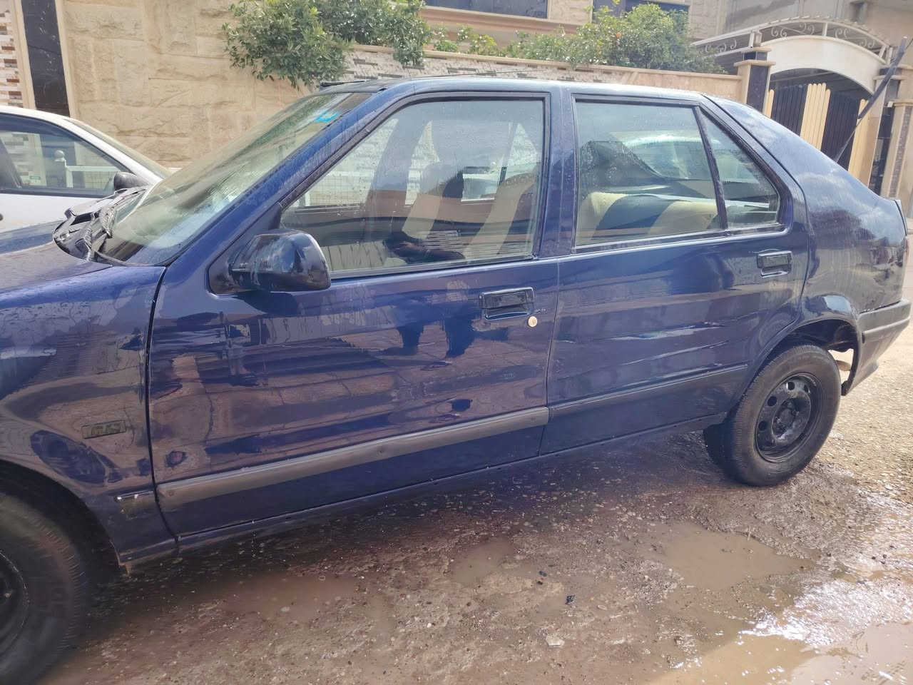 رينو موديل 91
صبغ حداديه عام. طخم تاير جديد دوشمه جديد كهربائيات شغاله  هزه 26 رقم مسطره محرك كير شرط طخم تايرات  جديد  ارضيه جلد باتري جديد  حجم المحرك 12 مال كصه كابريته بخاخ سعر 32 وبيها مجال.  رقم ***********
