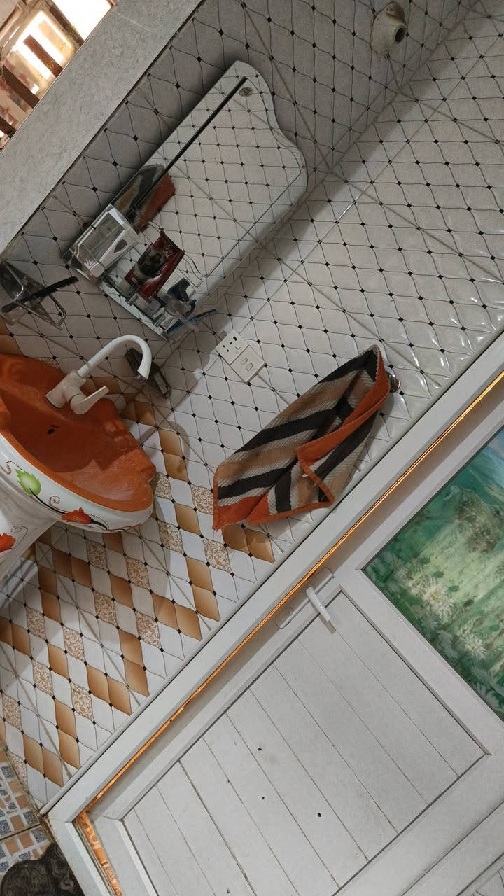 بيت طابو صرف ركن المسيب منطقة الحامية  بمساحة ١٦٥تقريبا قريب من الشارع العام والمركز الصحي والمدارس  يحتوي على طابقين الطابق الثاني هيكل غرفتين ومنور وسطح وصحيات والطابق الارضي غرفتين وهول واستقبال ومطبخ وصحيات داخلية وخارجيه ومنور ومخزن خارج البيت مجاور الطرمه يرهم محل بسيط او كمشروع سعر البيت قفل ٩٠مليون للاستفسار مراسلة الخاص او الاتصال على الرقم ‏‪***********‬‏
