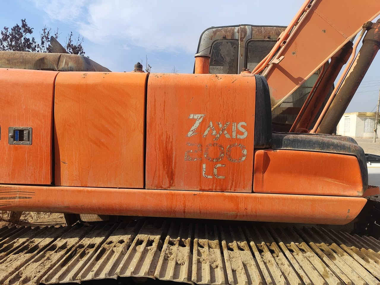 حفاره هيتاشي للبيع 2004تواصل ***********
