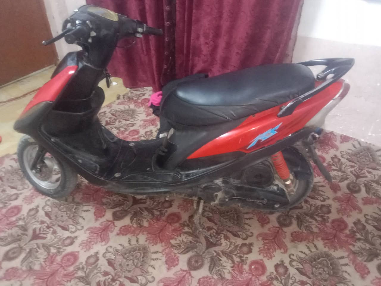 السلام عليكم دراجه ماكس عدله كامله من كلشي مكينه خرسه شلعه حلوه السعر ٤٠٠ او بيها او مراوس حسب القناعه العنوان حله ابو غرق ***********
