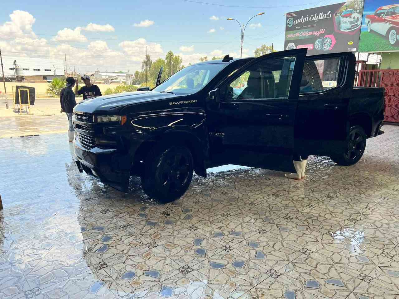 اسلام عليكم ورحمة الله وبركاتة
سلفرادو موديل 2020  محرك 2700توربو رقم اربيل لبيع السعر 200 الموقع الموصل   السياره شرط التحويل والغرامات وكلشي موضح بل سونار ***********.      ***********
