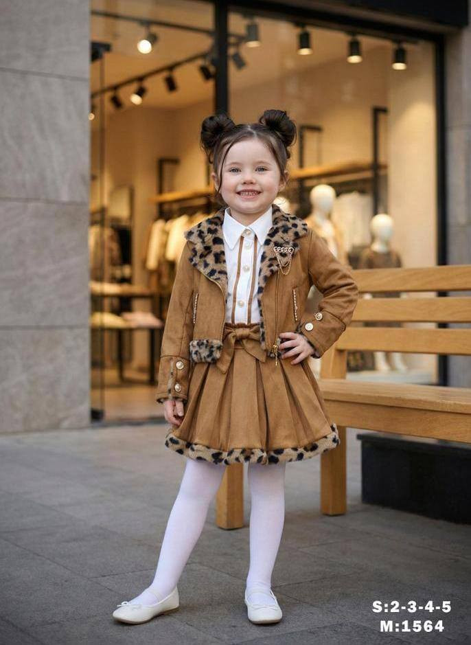 *موسم شتاء 2026*
🔥🔥🔥🔥🔥🔥🔥🔥
*مستمرررين معكن بالتريندات وبأحلى موديلات العيد*  👌😍

*طقم بناتي 3 قطع* 😍😍
*تنورة وجاكيت وقميص  قماش شاموا  مع فرو تايغكر اجنبي قماش القميص لنن قطن مكفوول*💯💯

*الالوان بالصور مطابقة للواقع* 💯
*الألوان بني شوكو اسود*
*القياسات*
*2/3/4/5سنة*

 💸 *السعر علق بتم يصل 👈 خاص 
*ملاحظة موديلين يلي بصورة


**إذا كنت صاحب هذا الإعلان وتريد حذفه لأي سبب، رجاءا أرسل رسالة إلى الدعم الفني**