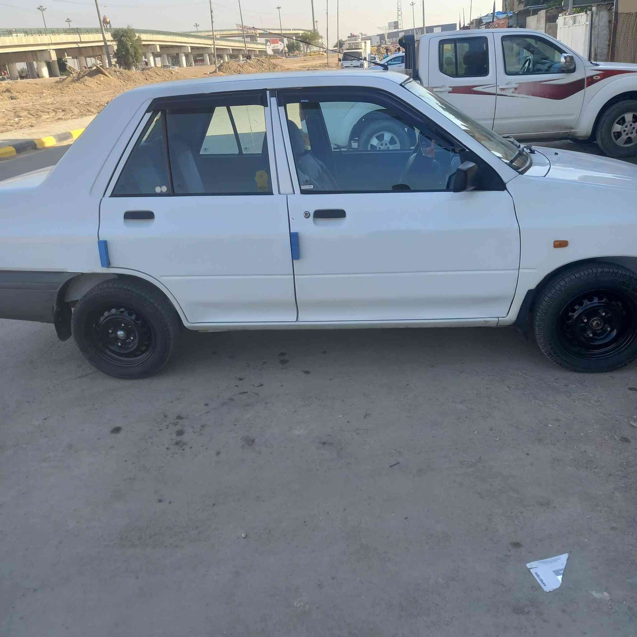 السلام عليكم  سيارة سايبة موديل 2018 بيضة صاحبها بالكوت السعر قفلها 45 ورقة وبيها مجال وجديده وبأسم الي يريد يبيعها  الرقم ***********
