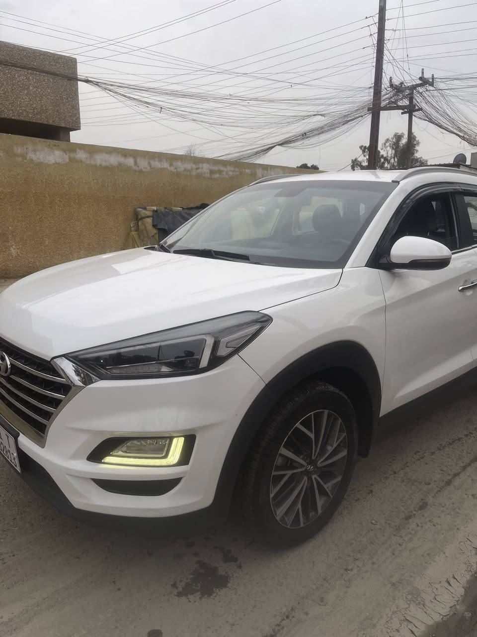 سلام عليكم 
توكسان موديل 2020
خليجي 
بصمه 5 عدسات كراسي كهرباء
رقم بغداد دولي 
سياره جديده بمعنى الكلمه 
بيه صبغ خشم البنيد فقط بدون داخل 
سعر 189 وبيه مجال المكان بغداد العامرية 
***********
