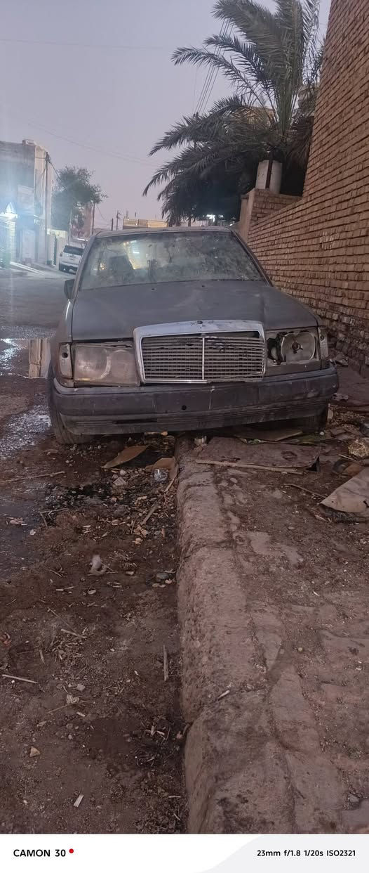مارسدس  مديل 89 سنويه صاقطه من العشرين مكينتهه بطه ثنين ونص بيهه بكن رقم بغداد   بسمنه شرط المداور الاكس جديد الحداديه الخلفيه جديده سعرهه 27 ورقه و بيهه مجال للطيبين 
للعلم السياره غير شغاله الضفيره مال محرك فالته الاستفسار الرقم *********** المكان ميسان حي الحسين
