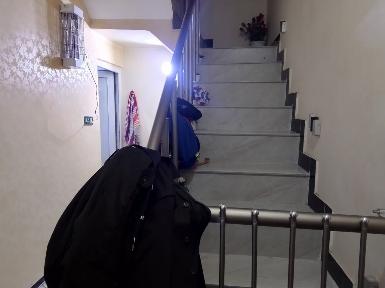 🏘️دار للبيع 50 م زراعي حي تونس
بناء حديث يتكون غرفتين وهول ومطبخ وخدمات وبيتونه كبيره -----

وبسعر مناسب جدآ (110مليون ) 

الموقع 📍 مجاور البرج الاتصالات 🏘️

الاستفسار (الاتصال او خاص  وات ساب ) 

***********/ أبو يوسف  العلياوي للوساطه العقاريه -----‭0782 696 5969‬
