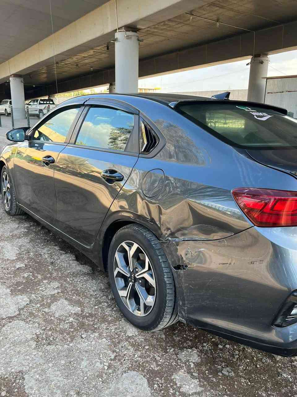 سلام عليكم عليكم كيه فورتي 2021 وارد امريكي بيها حادث جاملغ ابيعها على وضعها حادثها مال امريكا جاملغ وبنيد سياره رقم اربيل تريد تحويل او تريد وكاله السياره مكينه 2000 دوش وكير AT السياره نضيفه كلش وحلوه السعر 109 وبيها مجال بسيط العنوان بغداد للاستفسار *********** بغداد, العراق
