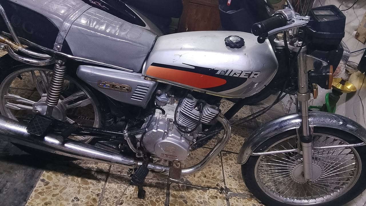 سلام عليكم تايكر للبيع مديل 2023بدون اوراق مكاتبه فقط الدراجه مكفوله كفالة عامه   مكاني بغداد الكماليه قرب المشتل سعرهه 450بيهه مجال رقم الهاتف ***********
