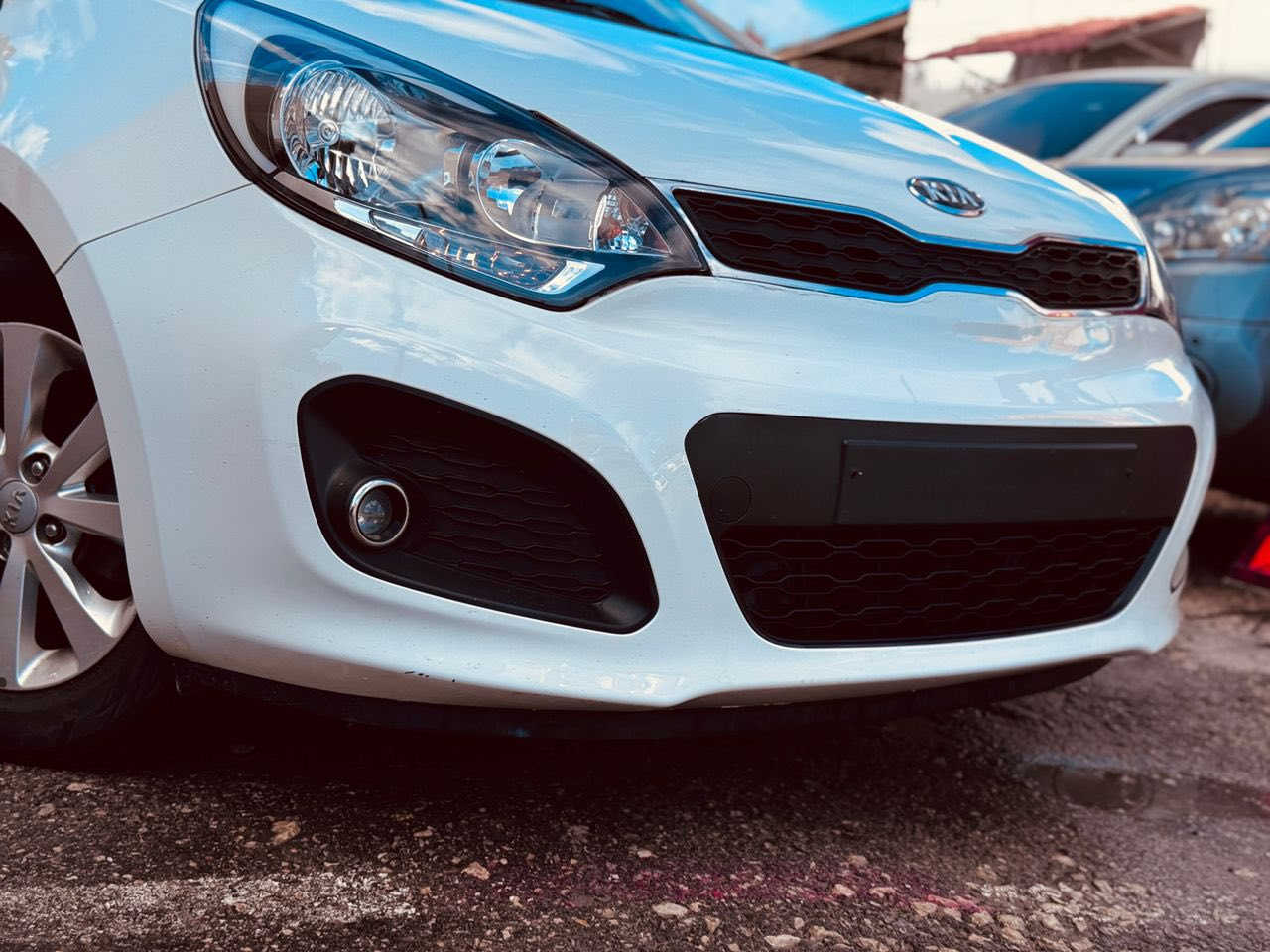 ✅ كيا ريو ( برايد ) 2012 نظيفة الله يبارك درجة أولى🤍💯
📍 استيراد كوري 🇰🇷
✔ قوة المحرك 1.6 L⚙🔥
✔ اللون ابيض خالية من فرق اللون 🤍🔥
✔ المسافة المقطوعة80 الف  KM🥇✅️
📍فل الفل الا فتحه🏅 :

✔ بصمة 🔑🔑
✔ مسجل cd.usb.aux 💿🎶
✔ شاشة عرض 🖥
✔ صالون جلد اسود نظيف جدا 🏅 
✔ ديسكو مقاس 17 انش
✔ ليد أمامي وخلفي
✔ فليتشة بالمرآة 
✔ فليتشة المرآة كهربائي 
✔ تيك لماع بالفودرة 
✔ تحكم بالمقود 
✔ مثبت سرعة
✔ تدفئة بالمقاعد 
✔ حساسات اصطفاف خلفية
✔ كاميرا خلفية 
✔ عداد ليزري 
💢 سيارة نظيفة 🥇خالية من الحوادث والقص والقشرة والسوس والخرات الله يبارك 🤲🥇
⚙ محرك✅ وكمبيو✅ وصالة✅ الله يبارك عيب لا
لسعر💰💰

للإستفسار0915200637📲.

📍المكان طرابلس// البيفي


**إذا كنت صاحب هذا الإعلان وتريد حذفه لأي سبب، رجاءا أرسل رسالة إلى الدعم الفني**