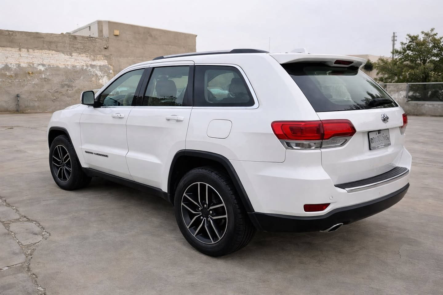 السلام عليكم 
لاريدو ٢٠١٩ خليجي وكالة
رقم بغداد مكانهة ب زيونة  
السيارة تو ويل ، بيهة صبغ جاملغ امامي عكس سايق فقط بدون دواخل و ابواب ثنين صفحة سايق مبدل اصلي وكالة بدون صبغ
الباقي كلشي مكفول مكينة كير تبريد شواصي دواخل 
للأستفسار / ***********
سعر ٢٣٠$
