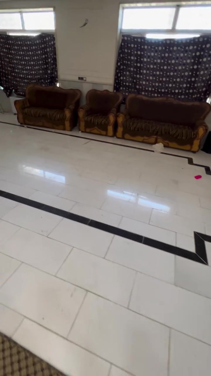سلام عليكم تخم للبيع نضيف 
ويى طبلات
***********
