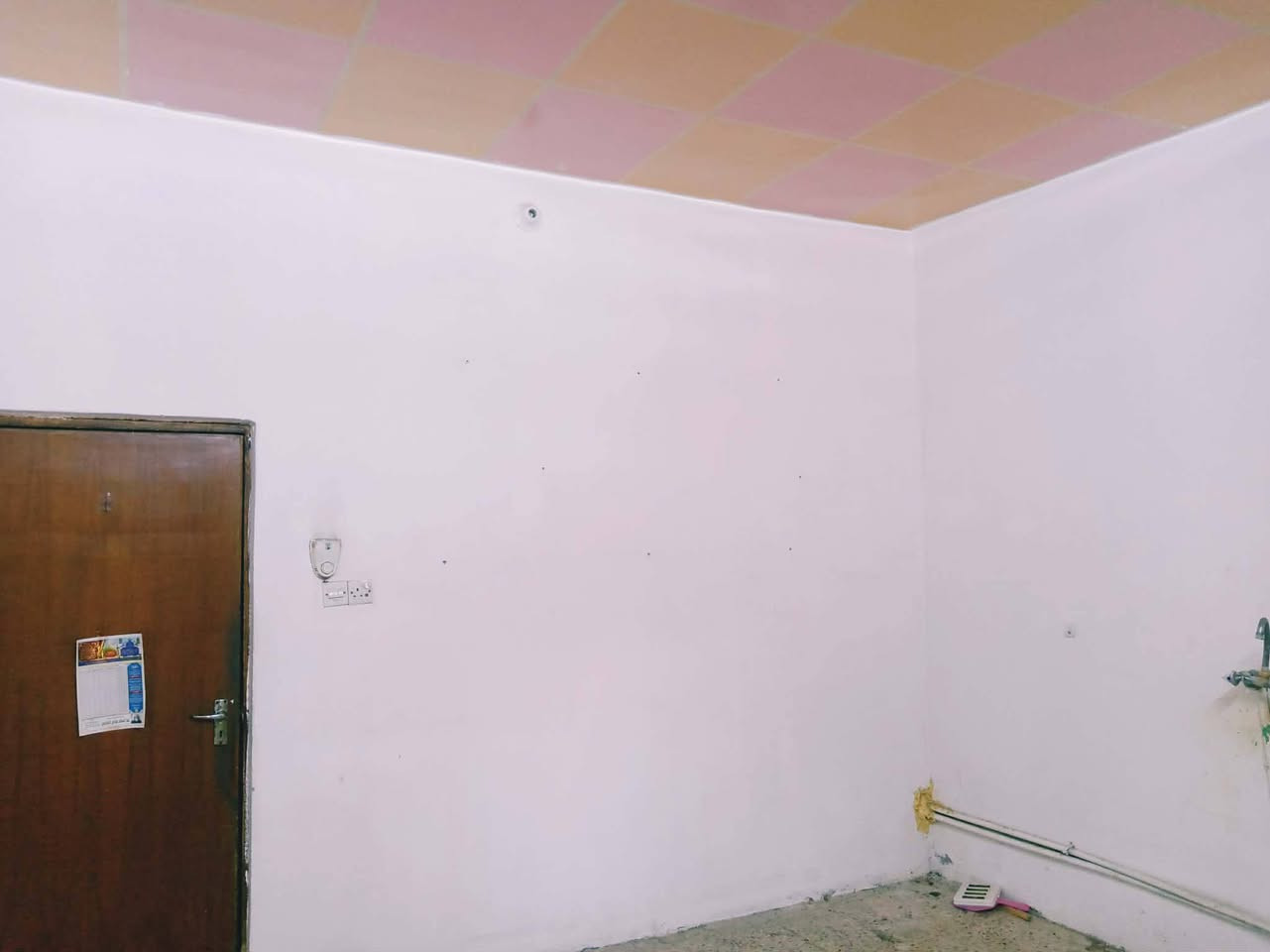 منزل للبيع...
نوع العقار / طابو صرف 

المساحة /205م 

البناء/طابوق والسقف مسلح صب كونكريت

التفاصيل /غرفتين نوم وصالة كبيرة واستقبال كبير ومطبخ كبير وصحيات داخليه وخارجية وحديقة صغيره أمامه ومنور خلفه كبير.

البيت مجهز بالكامل كهرباء وسخان وخزانات ماء اثنان و وخط مولد ذهبي .

جاهز للسكن خدمات كاملة 

العنوان /طويريج شارع البلدية محلة سيد حسين بجانب بيت شيخ عقيل والمولد نهاية سوق النساء مكان للسكن مناسب جدا.

السعر / 115 مليون
موبايل / ***********
              ***********
الأسيا واتساب واتصال للعلم وبخدمتكم
