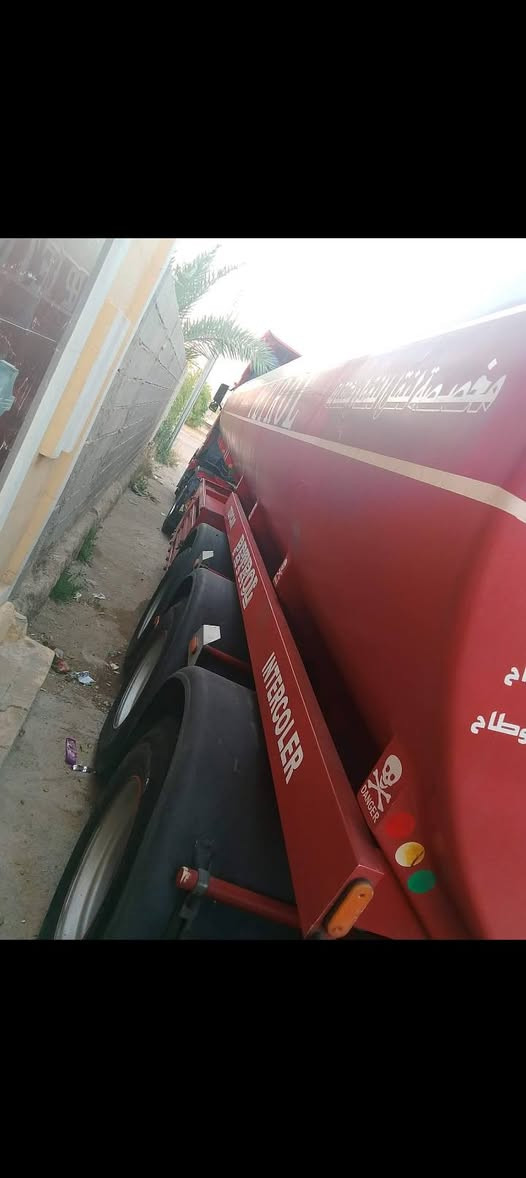 السلام عليكم سياره للبيع فولفو موديل 2002 سياره كامله طوناج جاهزه للشغل السعر 325.   ***********
