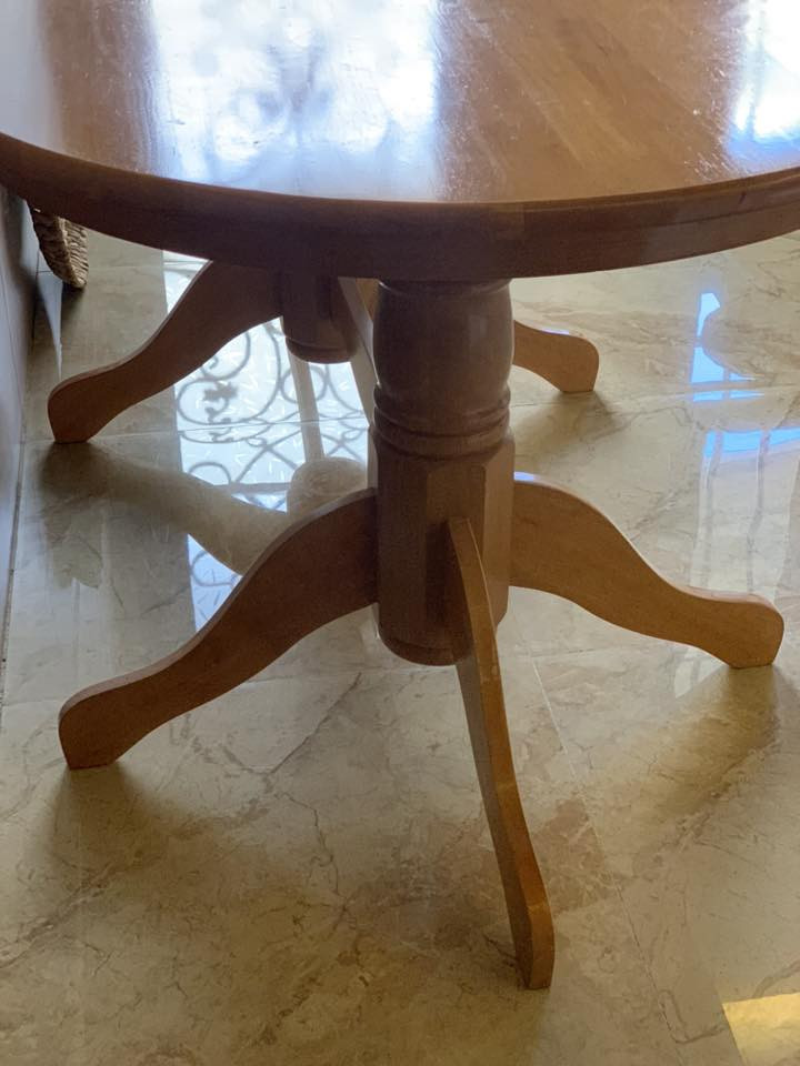 ميز للبيع للتواصل الاتصال على الرقم ***********
